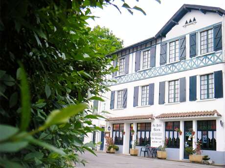 Hôtel-Restaurant Au Petit Béarn Hôtel-Restaurant Au Petit Béarn