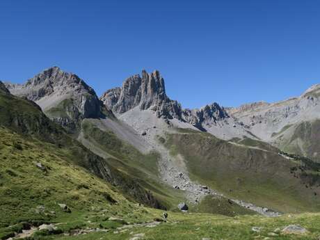 Cabanes et lac d'Ansabe Cabanes et lac d'Ansabe