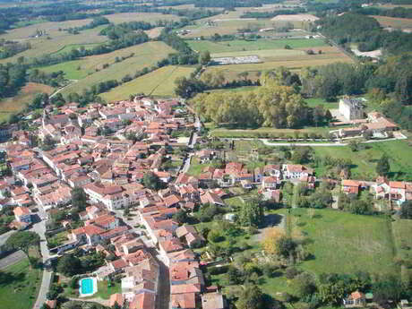 Rendez-vous dans nos villages : Visite sur tablette du village d'Amou Rendez-vous dans nos villages : Visite sur tablette du village d'Amou