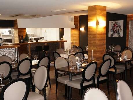 BAR - RESTAURANT L'ICC (IZARD CAFE CENTRAL) BAR - RESTAURANT L'ICC (IZARD CAFE CENTRAL)