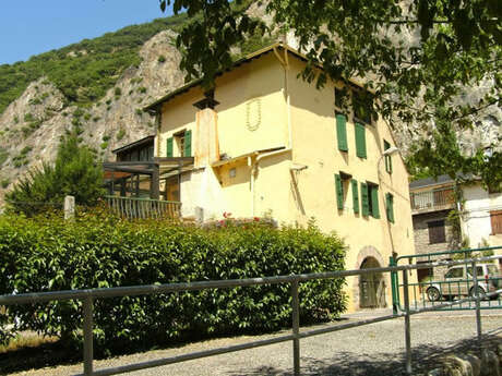 GITE D'ETAPE ET DE SEJOUR LA MAISON FORESTIERE GITE D'ETAPE ET DE SEJOUR LA MAISON FORESTIERE