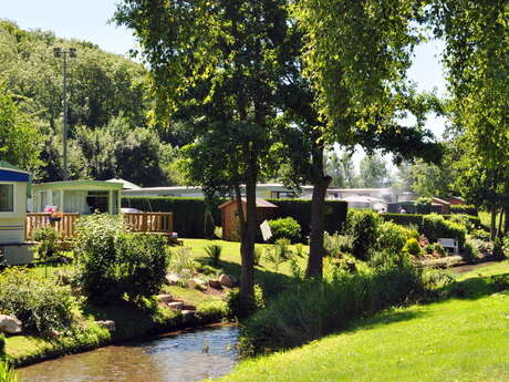 Aire de stationnement et de service du Camping de La Vallée Aire de stationnement et de service du Camping de La Vallée