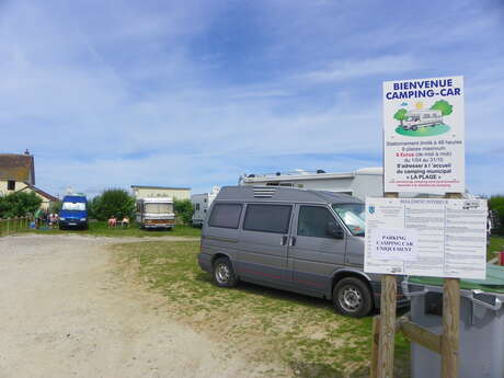 Aire de stationnement à proximité du Camping de la Plage de Quiberville Aire de stationnement à proximité du Camping de la Plage de Quiberville