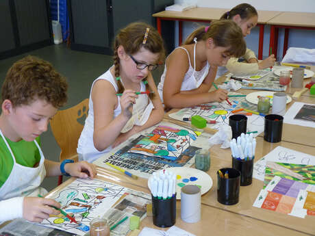 ATELIER ENFANT/PETITE GRAINE (5-7 ANS) "À CHAQUE ARBRE SA FEUILLE" ATELIER ENFANT/PETITE GRAINE (5-7 ANS) "À CHAQUE ARBRE SA FEUILLE"