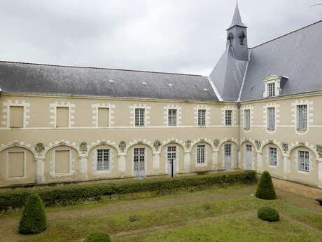 CHAPELLE DE LA VISITATION, ANCIEN HÔPITAL DE LA FLÈCHE CHAPELLE DE LA VISITATION, ANCIEN HÔPITAL DE LA FLÈCHE