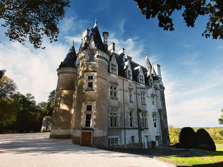 CHAMBRES D'HOTES AU CHATEAU D'AMENON CHAMBRES D'HOTES AU CHATEAU D'AMENON