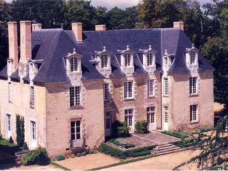 JARDINS DU CHATEAU DES GRINGUENIERES JARDINS DU CHATEAU DES GRINGUENIERES