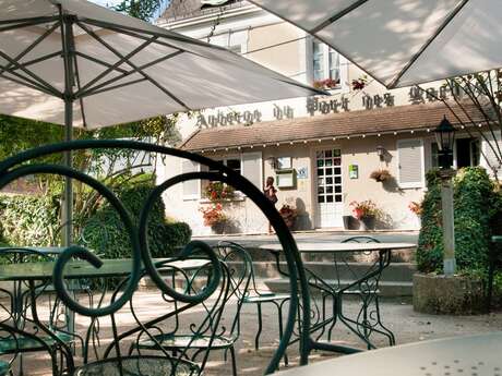 HOTEL AUBERGE DU PORT DES ROCHES HOTEL AUBERGE DU PORT DES ROCHES