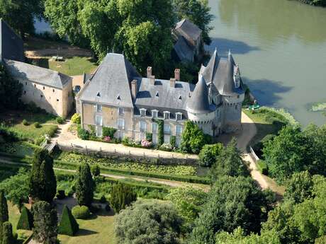 CHATEAU DE BAZOUGES SUR LE LOIR CHATEAU DE BAZOUGES SUR LE LOIR