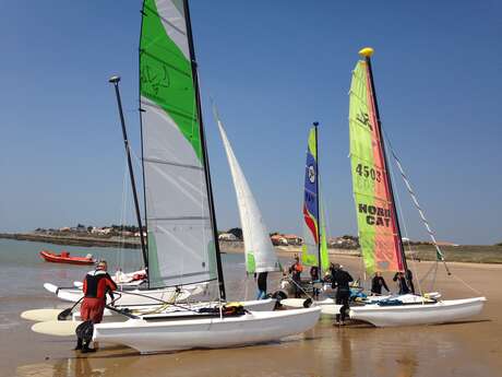 ECOLE MUNICIPALE DE VOILE DE LA NORMANDELIERE ECOLE MUNICIPALE DE VOILE DE LA NORMANDELIERE