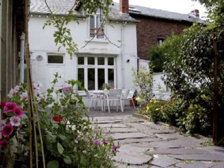 Gîte" Madame de Cormont", maison rénovée dans la vallée de la Meuse près de la frontière Belge. Accueil Motards Gîte" Madame de Cormont", maison rénovée dans la vallée de la Meuse près de la frontière Belge. Accueil Motards