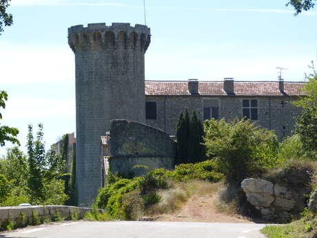 Le Château et La Tour de la Pousterie Le Château et La Tour de la Pousterie