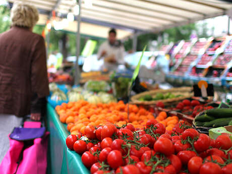 Marché de Ville-la-Grand Marché de Ville-la-Grand
