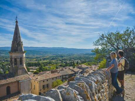 Suivez le guide - Saint-Saturnin-lès-Apt, un village provençal Suivez le guide - Saint-Saturnin-lès-Apt, un village provençal