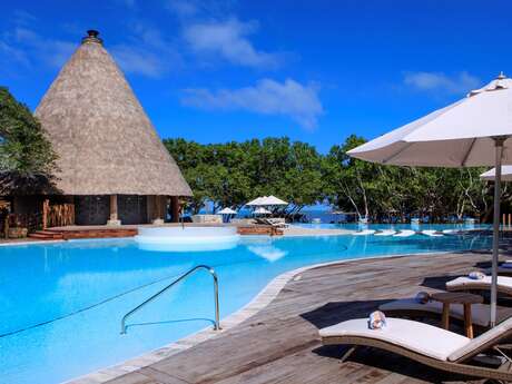 Piscine du Sheraton New Caledonia Deva Spa & Golf Resort Piscine du Sheraton New Caledonia Deva Spa & Golf Resort