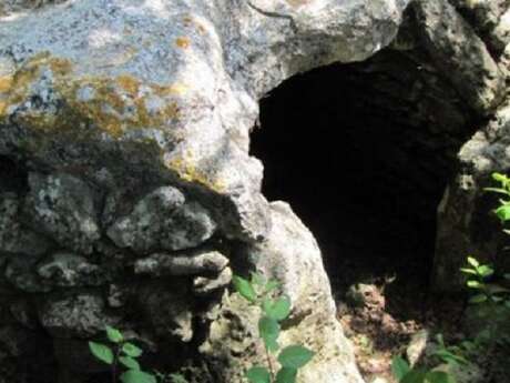 Dolmen de la Pitchoune Dolmen de la Pitchoune