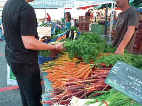 Marché hebdomadaire du vendredi Marché hebdomadaire du vendredi