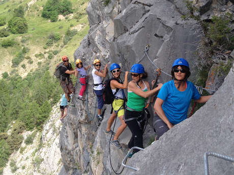 Via ferrata d'Arthouze - Bureau des Guides Champsaur Valgaudemar Via ferrata d'Arthouze - Bureau des Guides Champsaur Valgaudemar