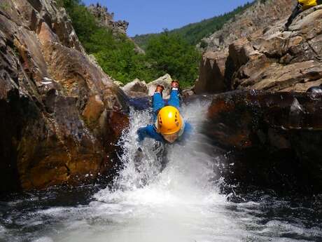 Acro-Bat. Millau - Canyon - Randonnée Aquatique Acro-Bat. Millau - Canyon - Randonnée Aquatique