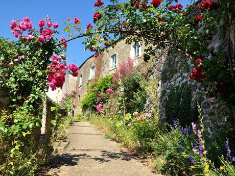 PARNÉ-SUR-ROC, PETITE CITÉ DE CARACTÈRE PARNÉ-SUR-ROC, PETITE CITÉ DE CARACTÈRE