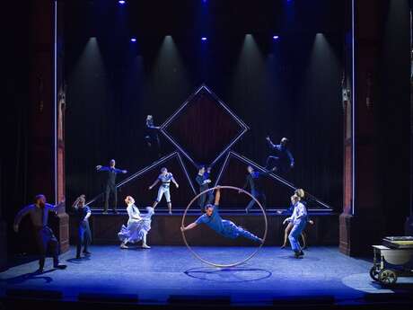 "Hôtel" - Cirque Eloize "Hôtel" - Cirque Eloize
