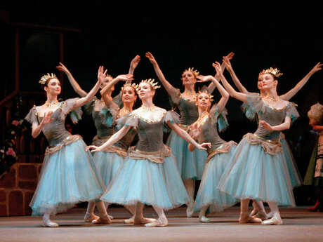 Cinéma - ballet : Coppelia Cinéma - ballet : Coppelia