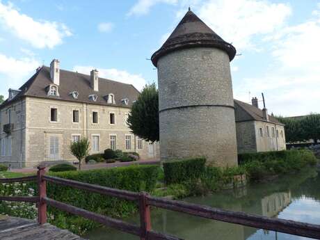 Château de Serrigny Château de Serrigny
