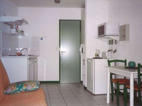 STUDIO B (TARAUD Colette) STUDIO B (TARAUD Colette)