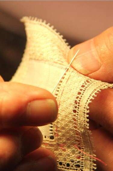 Atelier dentelle main : Initiation, évolution et incrustation Atelier dentelle main : Initiation, évolution et incrustation