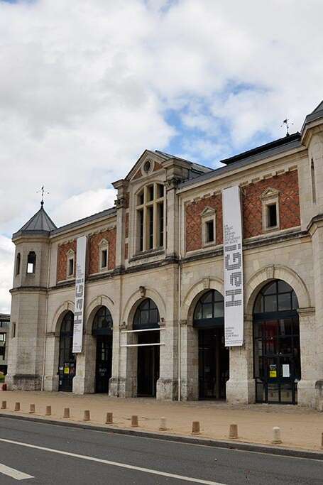 La Halle aux Jeunes V2 La Halle aux Jeunes V2
