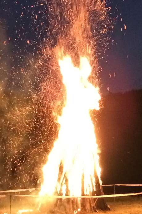 Feu de la Saint-Jean à Saint-Privat Feu de la Saint-Jean à Saint-Privat