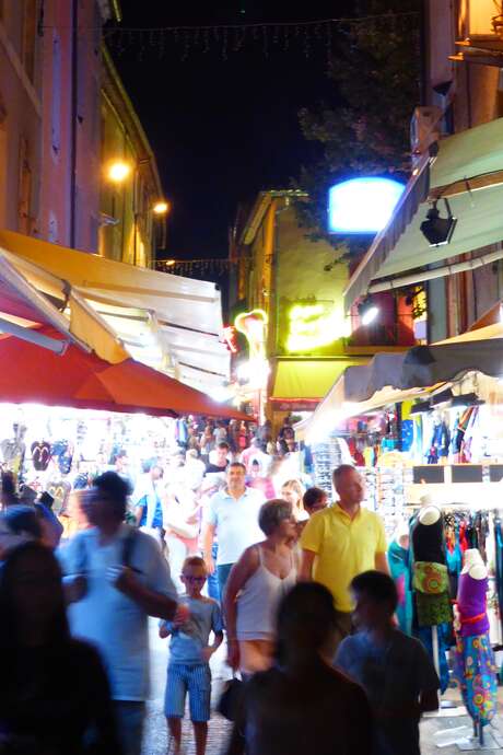 MARCHÉ NOCTURNE ET VIDE GRENIER MARCHÉ NOCTURNE ET VIDE GRENIER