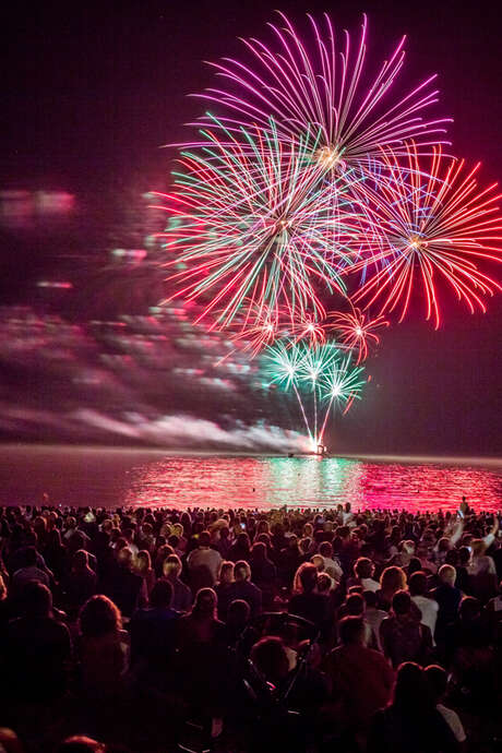 SPECTACLE PYROMUSICAL "MUSIQUES DE FILMS D'AVENTURES" SPECTACLE PYROMUSICAL "MUSIQUES DE FILMS D'AVENTURES"