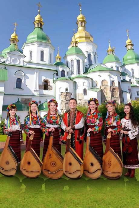 LES CORDES ET VOIX MAGIQUES D'UKRAINE LES CORDES ET VOIX MAGIQUES D'UKRAINE