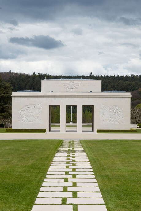LE CIMETIÈRE AMÉRICAIN LE CIMETIÈRE AMÉRICAIN