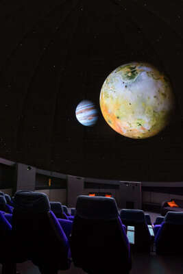 LA TETE DANS LES ETOILES AU PLANETARIUM LA TETE DANS LES ETOILES AU PLANETARIUM