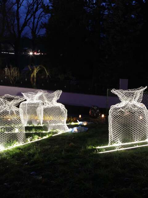 NOCTURNE : LUMIÈRE MATIÈRE, INSTALLATIONS LUMINEUSES SUR-MESURE NOCTURNE : LUMIÈRE MATIÈRE, INSTALLATIONS LUMINEUSES SUR-MESURE