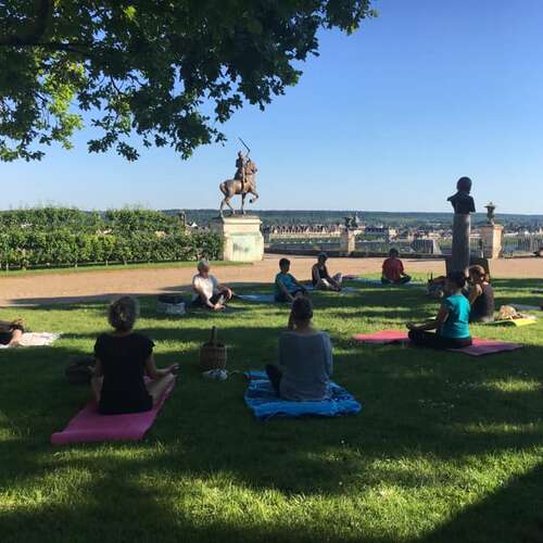 Yoga au Jardin de l'Evêché Yoga au Jardin de l'Evêché