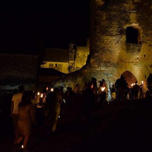 Visite nocture de l'abbatiale aux flambeaux Visite nocture de l'abbatiale aux flambeaux